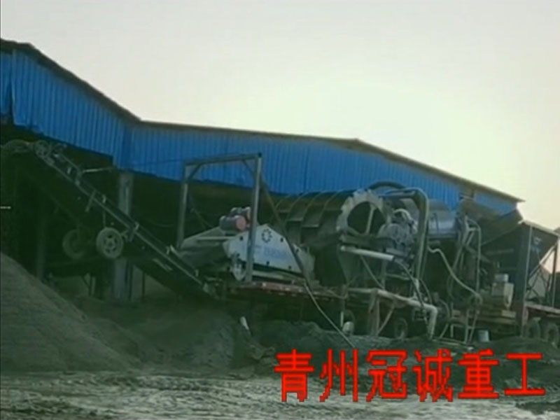 臨沂移動式洗沙設備生產線工作現(xiàn)場